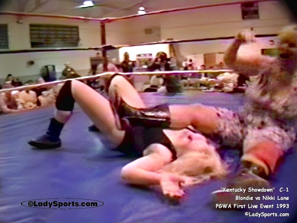 Kentucky Showdown Match 2 - Blondie vs Nikki Lane - Image 4