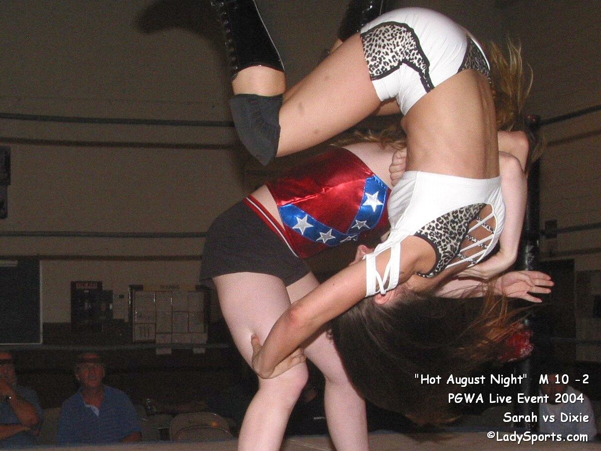 Hot August Night - Sarah Sullivan vs Dixie - Image 7