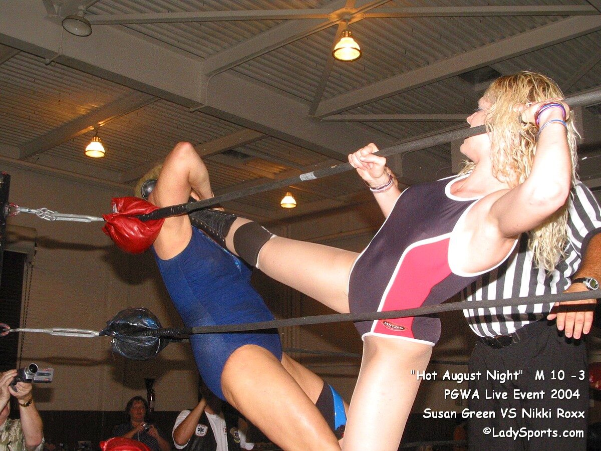 Hot August Night - Nikki Roxx vs Susan Green - Image 8