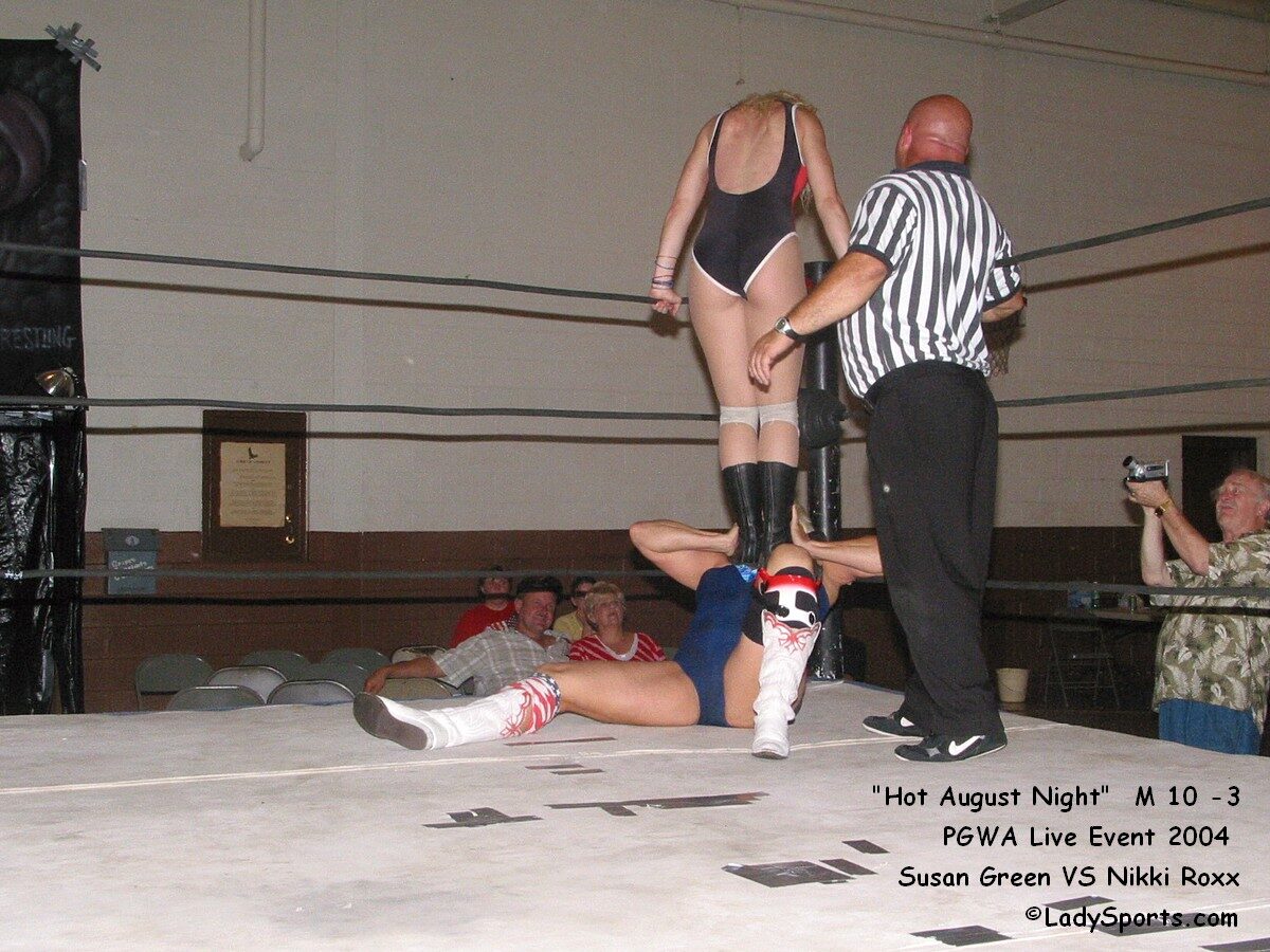 Hot August Night - Nikki Roxx vs Susan Green - Image 2