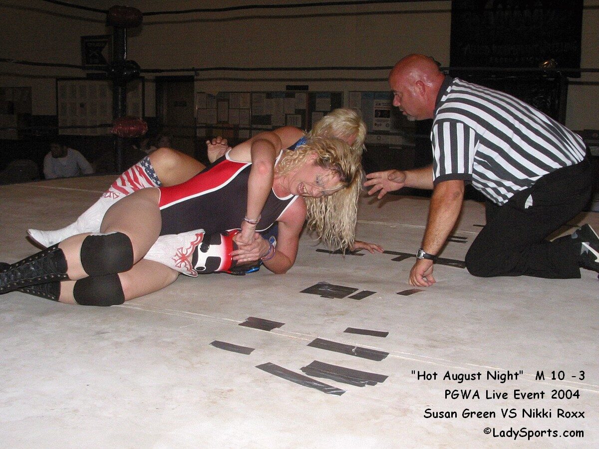 Hot August Night - Nikki Roxx vs Susan Green - Image 3