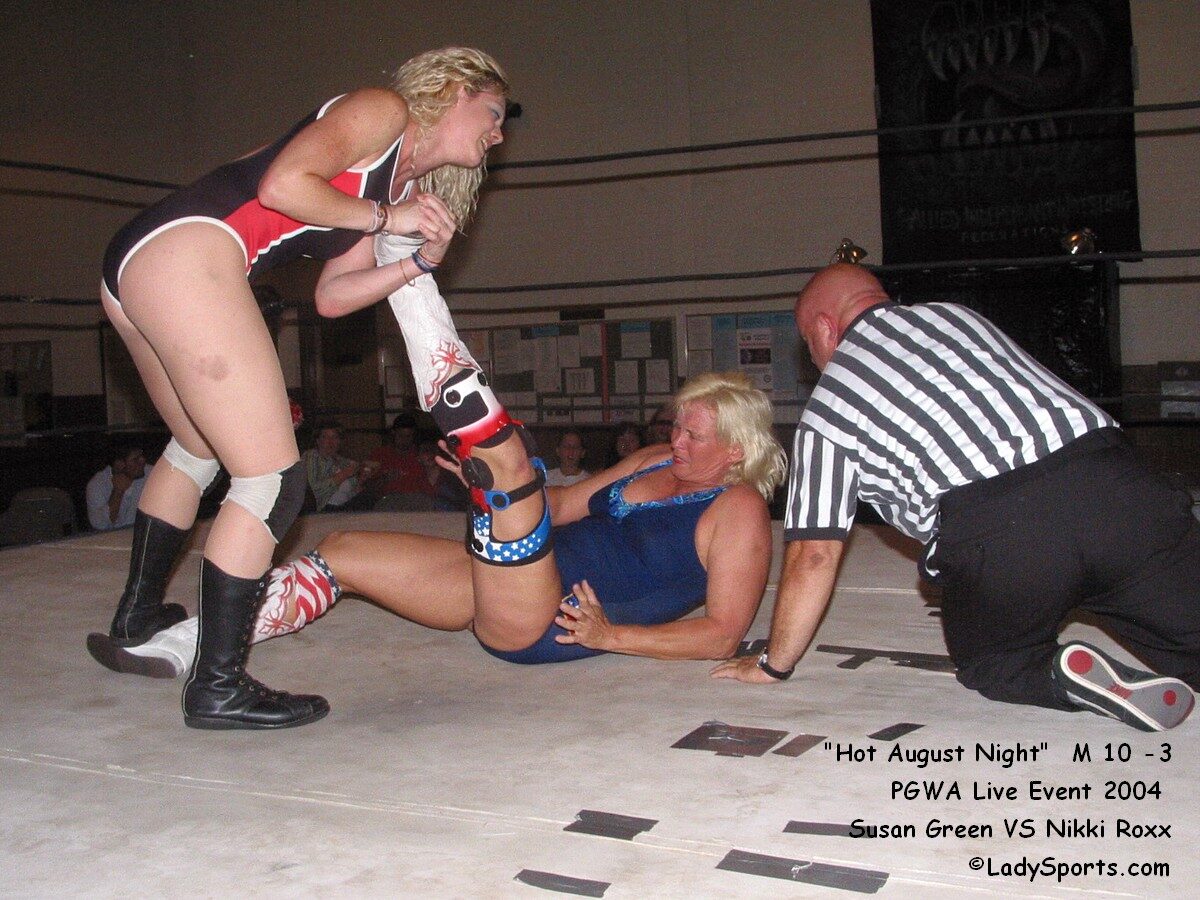 Hot August Night - Nikki Roxx vs Susan Green - Image 4